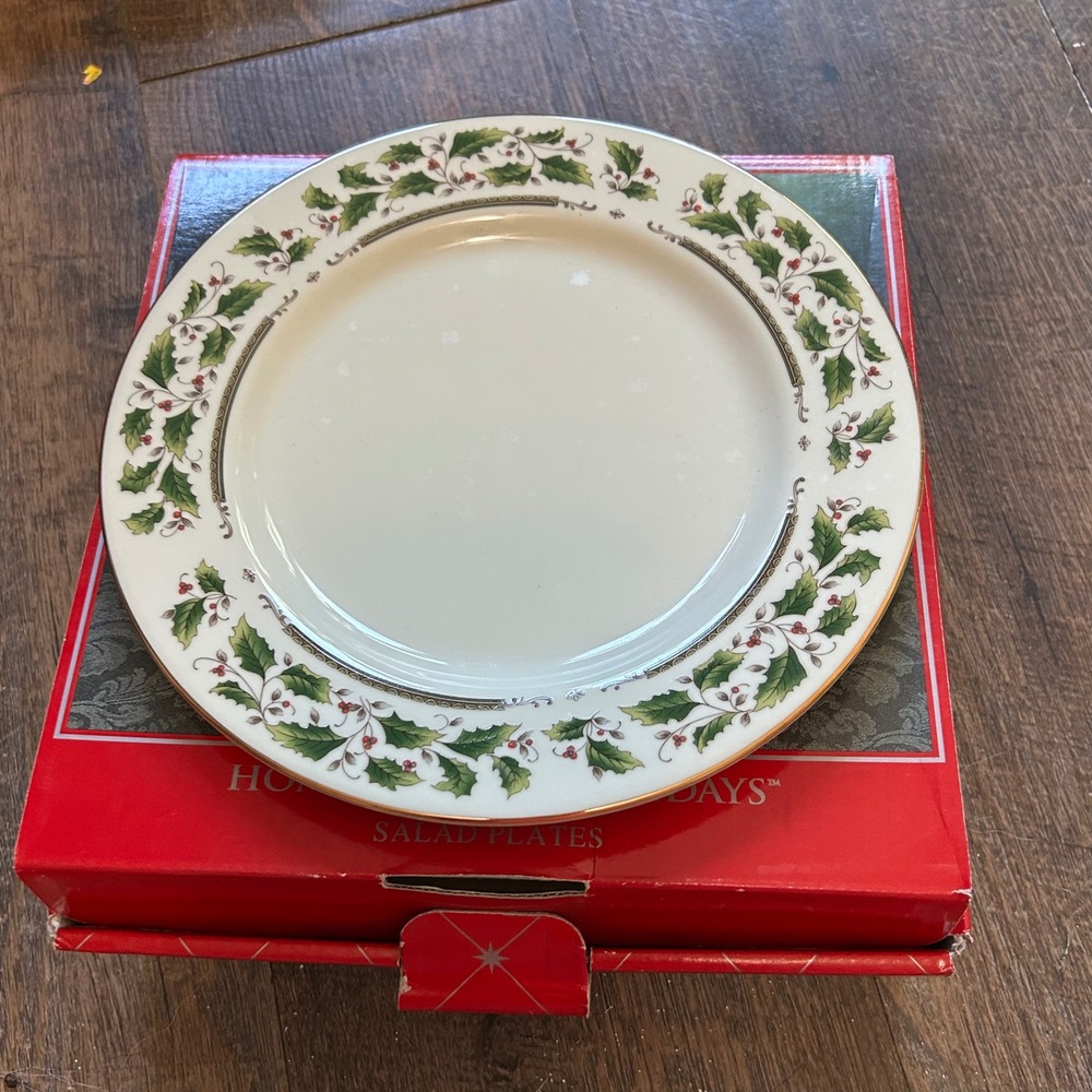 Royal Limited Holly Holiday Salad Plates Set of 4 Christmas Fine Ceramic Japan